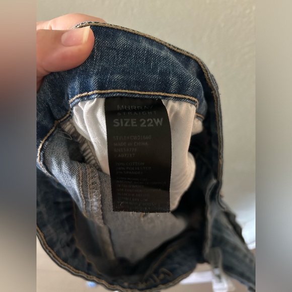 Crop jeans with cute lace detail on the bottom. Size 22. - Picture 5 of 5